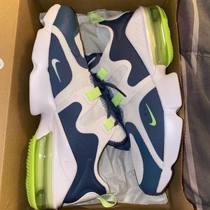 Nike Air Max Infinity, men’s size 7